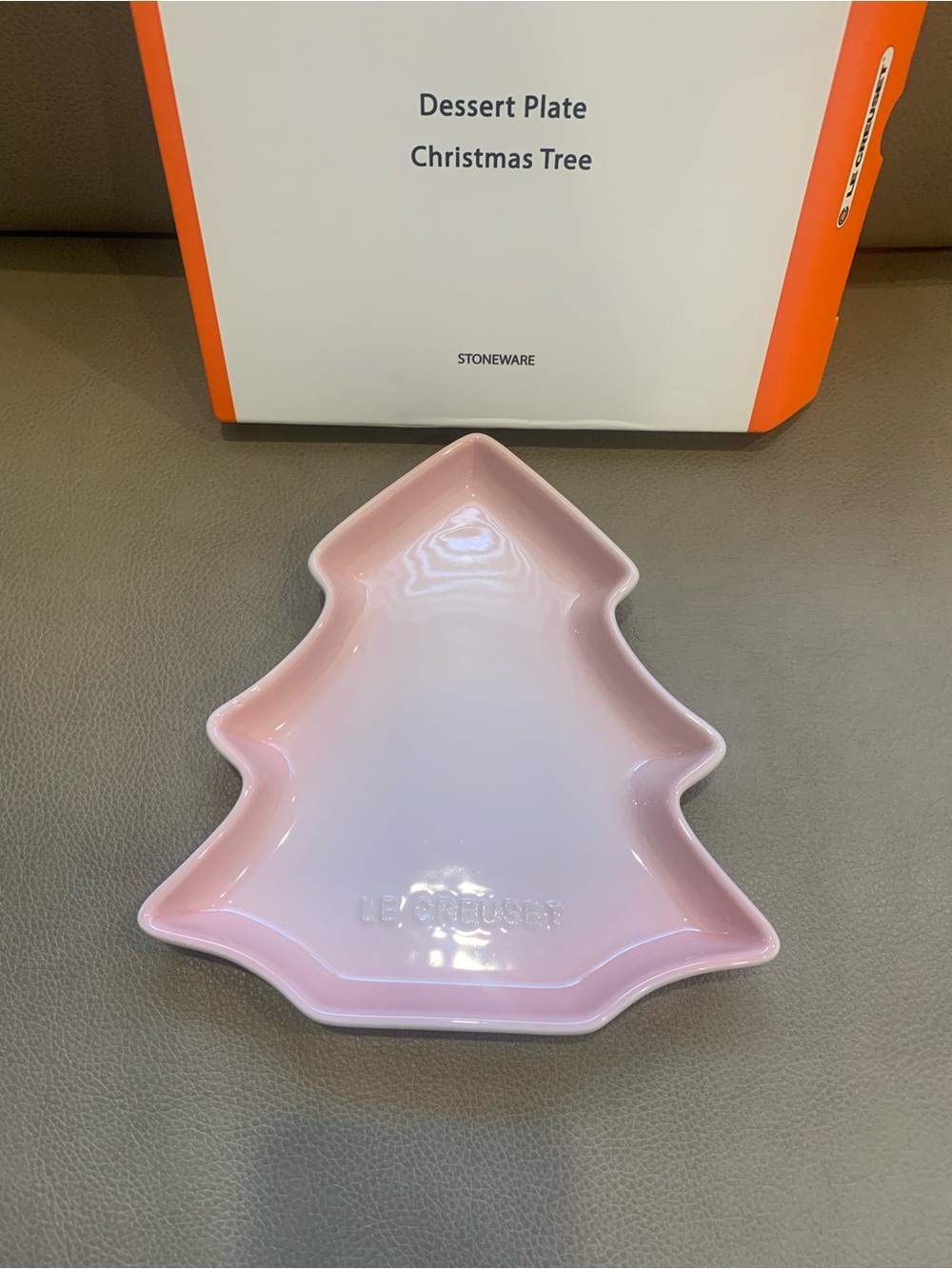 BNIB Le Creuset 19cm Christmas Tree Dessert Plate - Shell Pink